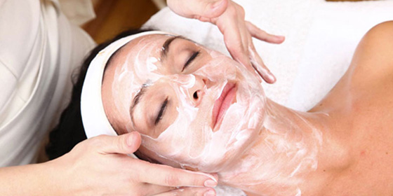 Deep cleansing facial at EXHALE SPA Toronto