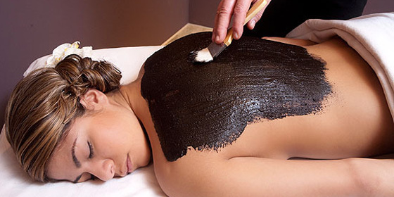 Seaweed body wrap treatment at EXHALE SPA Toronto Airport